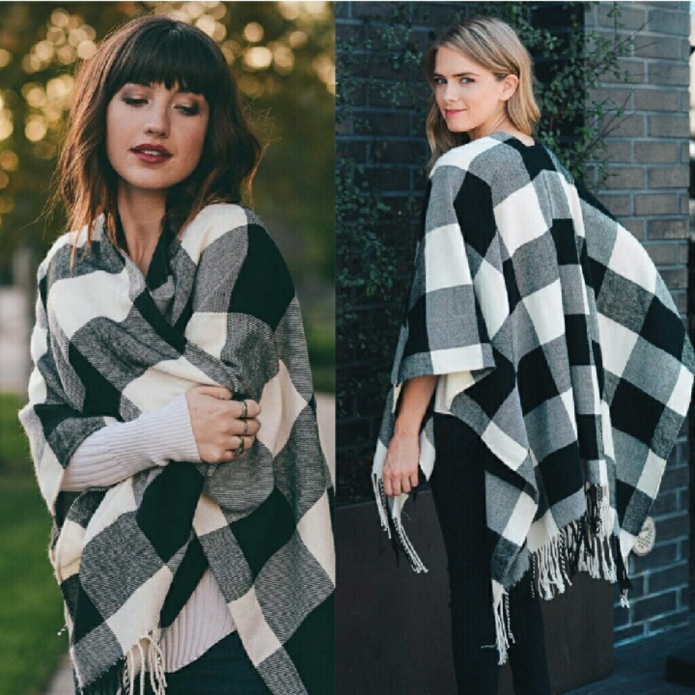 Plaid tassle poncho - BLACK
